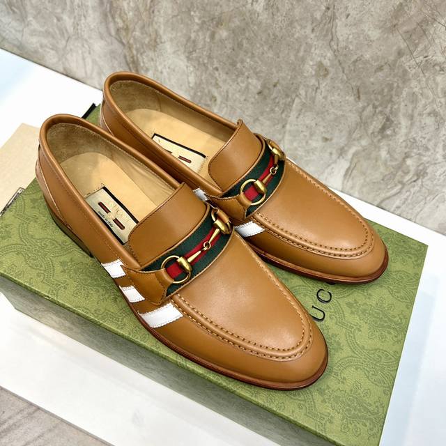 原版真皮大底 品牌：联名 Adidas｜Gucci 古奇 标准码：男码38–44 45 46可以定做 等级：官网同款 原单品质 材料：原版牛皮 牛皮内里 原版真